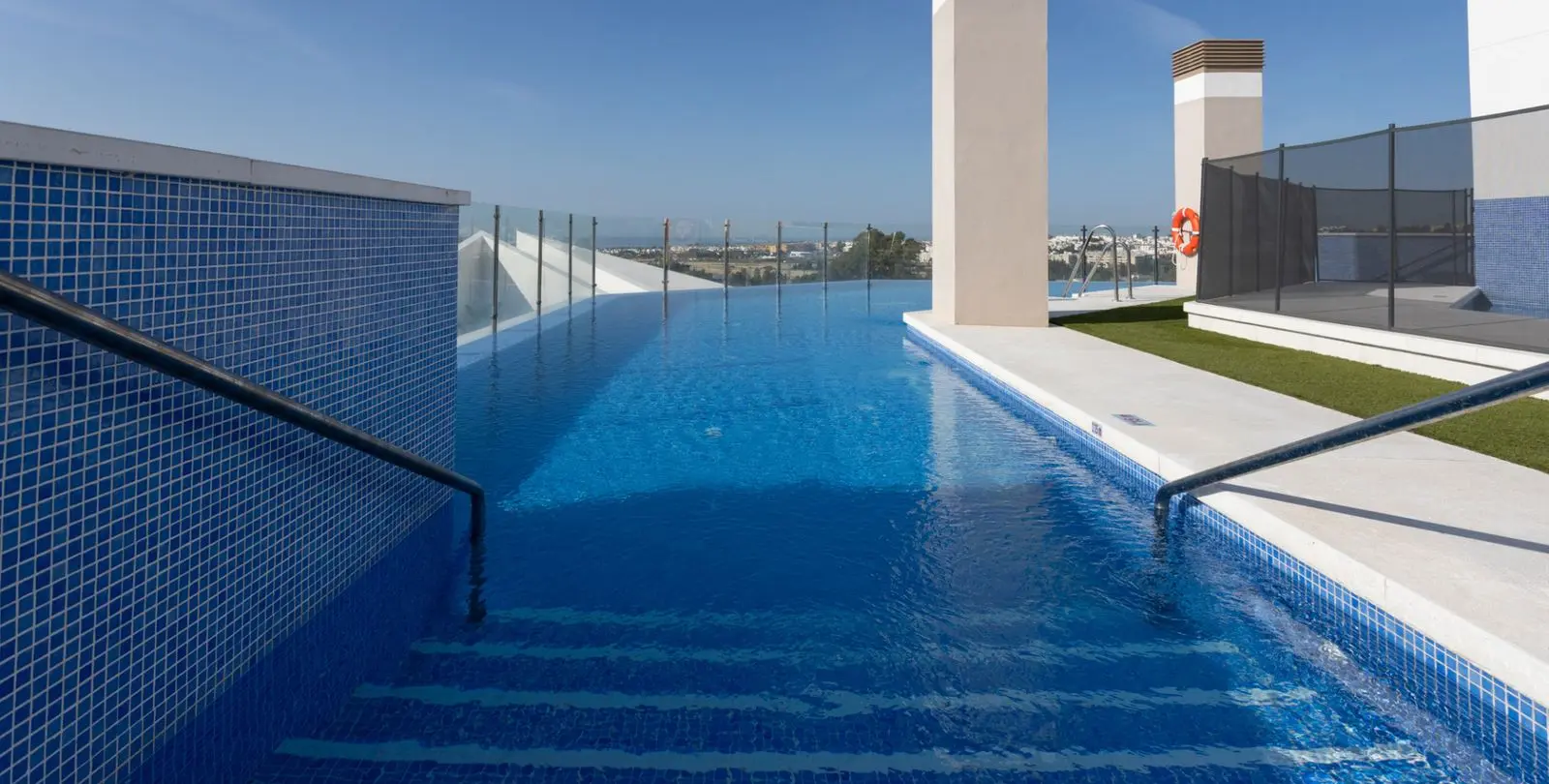 Venta de apartamento en planta media en Nueva Andalucía 16