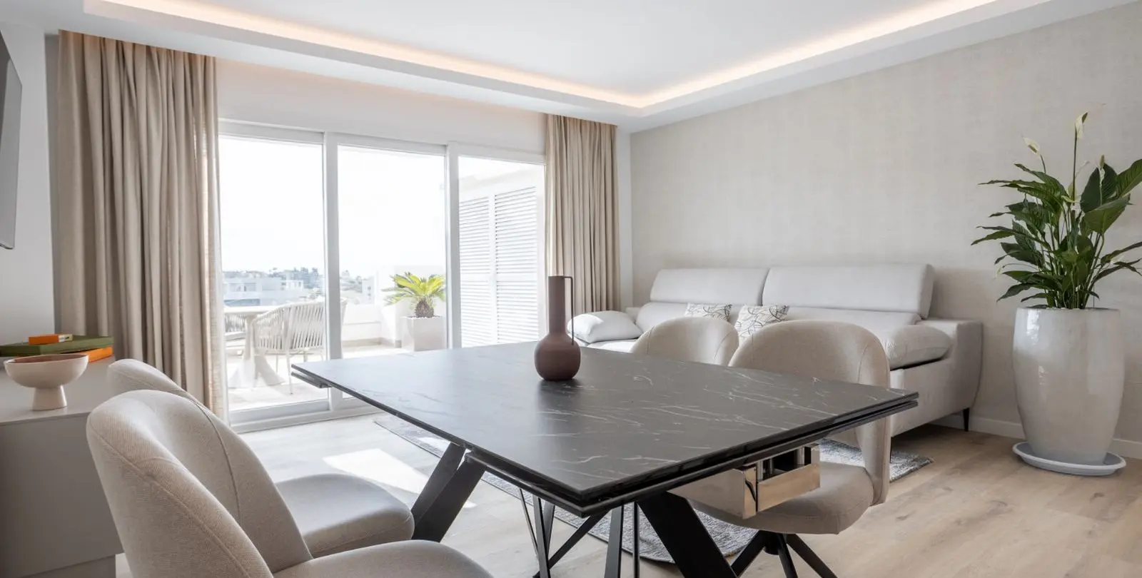 Venta de apartamento en planta media en Nueva Andalucía 21