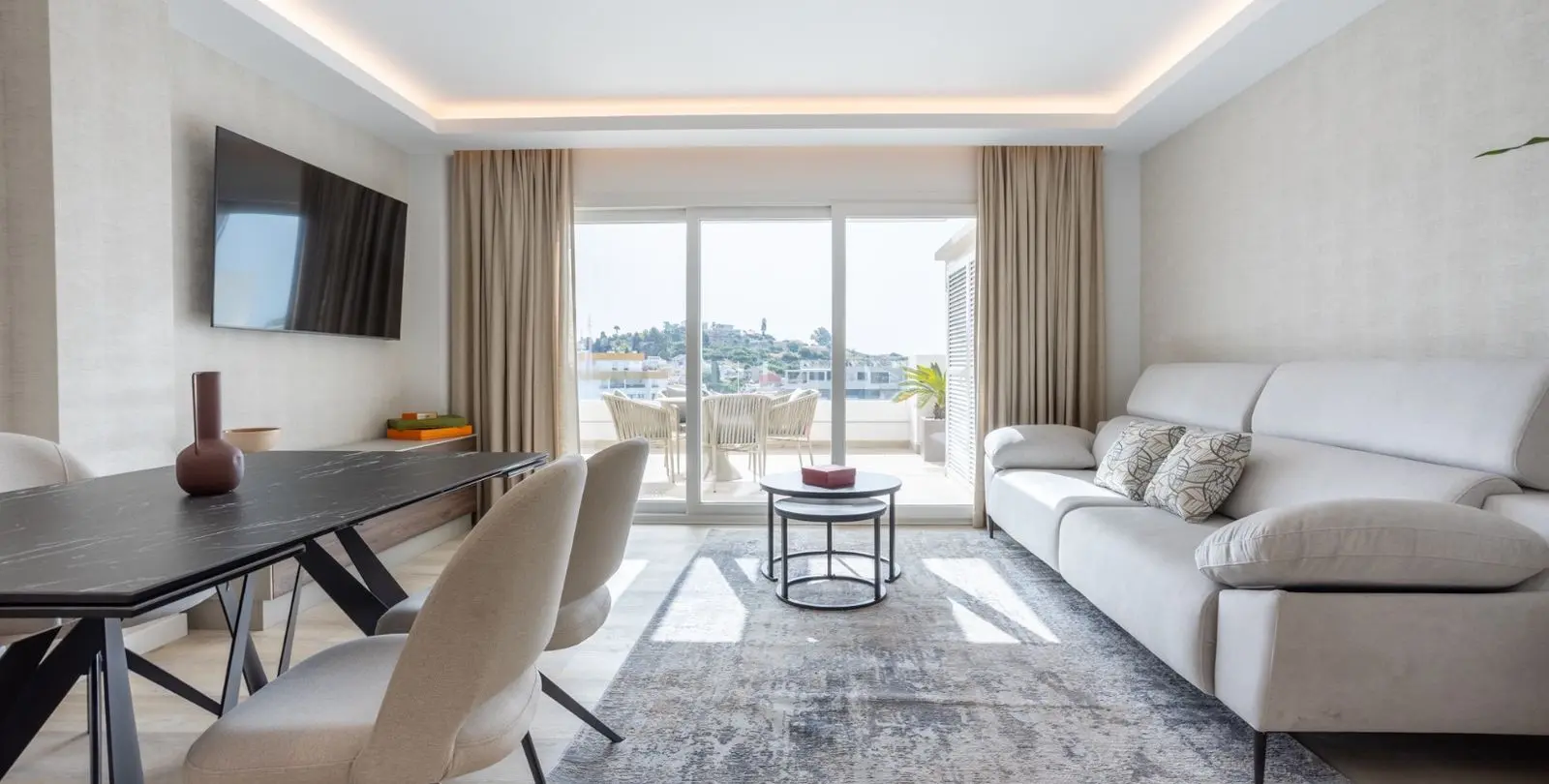 Venta de apartamento en planta media en Nueva Andalucía 25