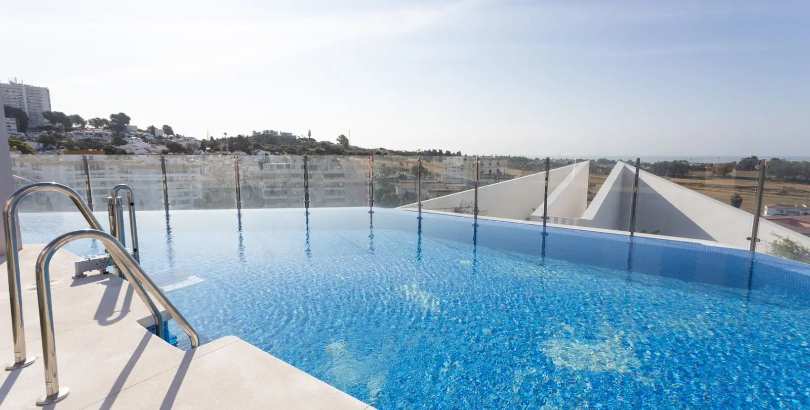 Venta de apartamento en planta media en Nueva Andalucía 27