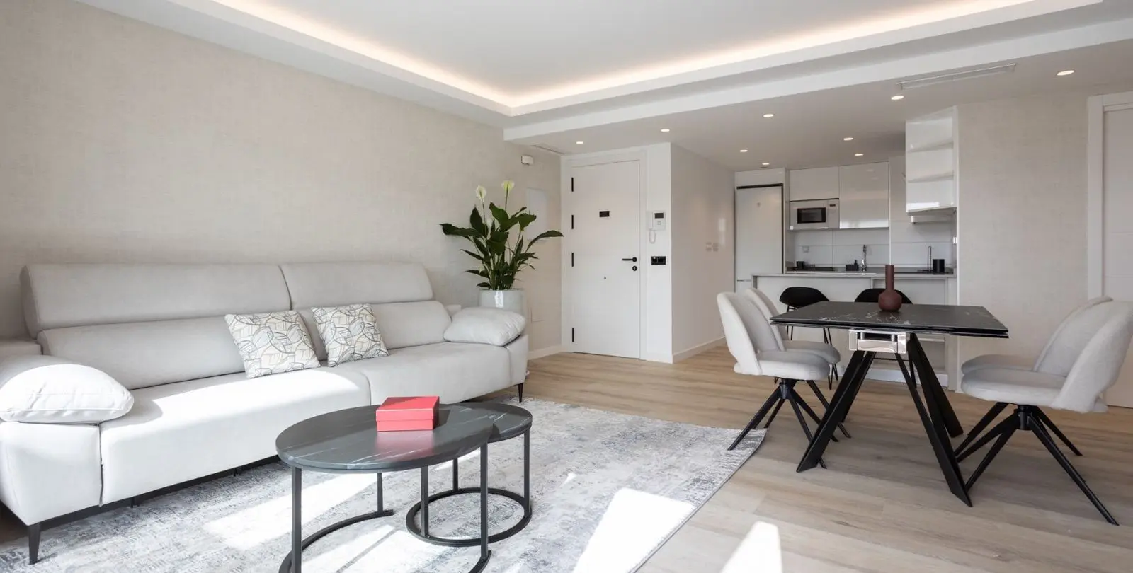 Venta de apartamento en planta media en Nueva Andalucía 33