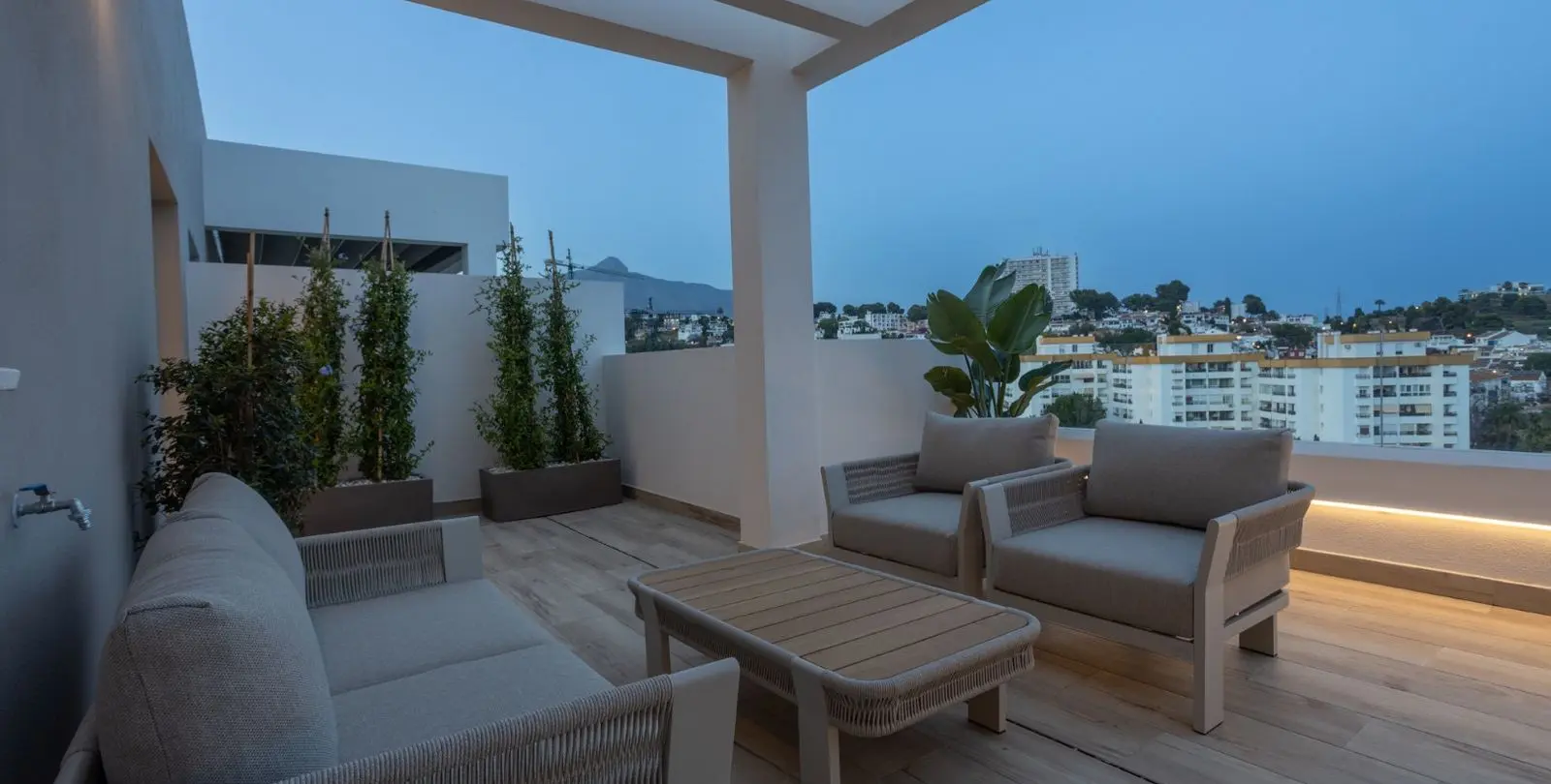 Venta de apartamento en planta media en Nueva Andalucía 35
