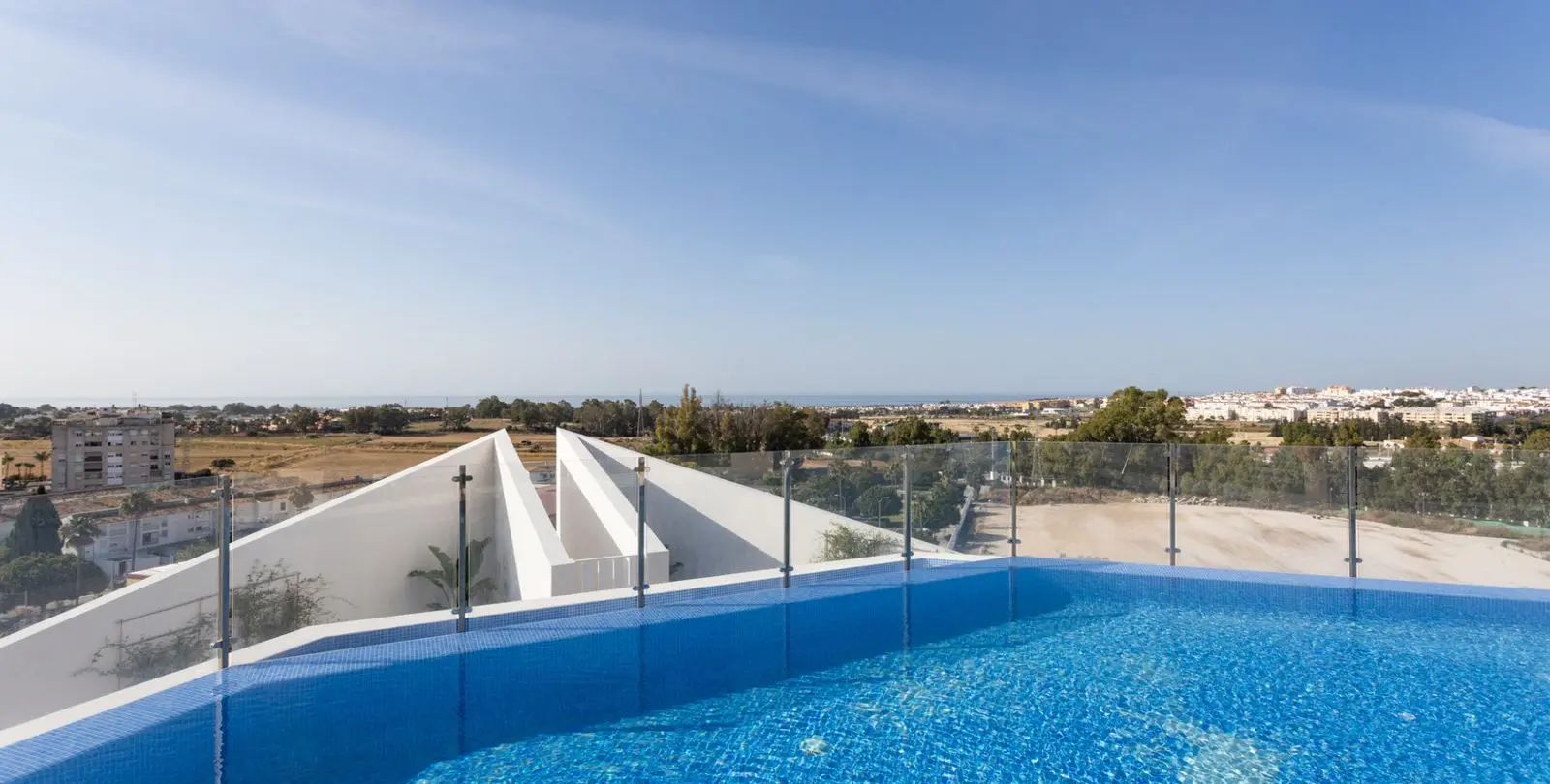 Venta de apartamento en planta media en Nueva Andalucía 36