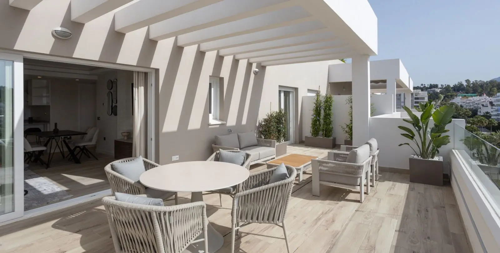 Venta de apartamento en planta media en Nueva Andalucía 37