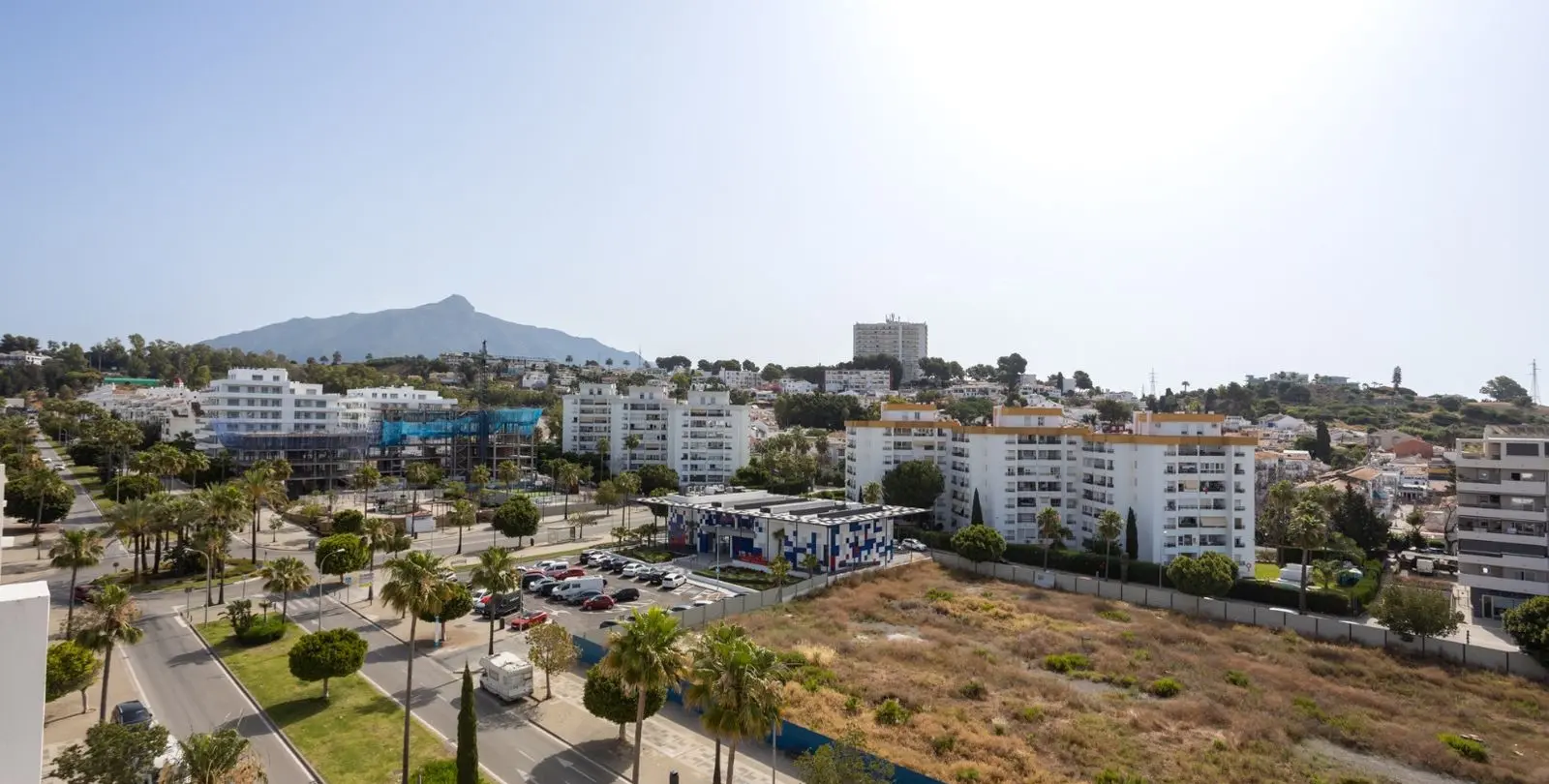 Venta de apartamento en planta media en Nueva Andalucía 40