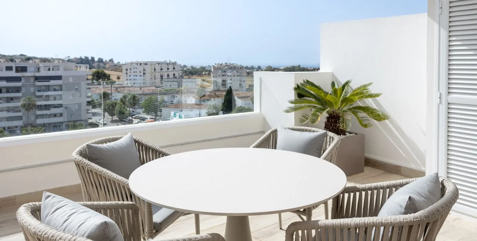 Venta de apartamento en planta media en Nueva Andalucía 42