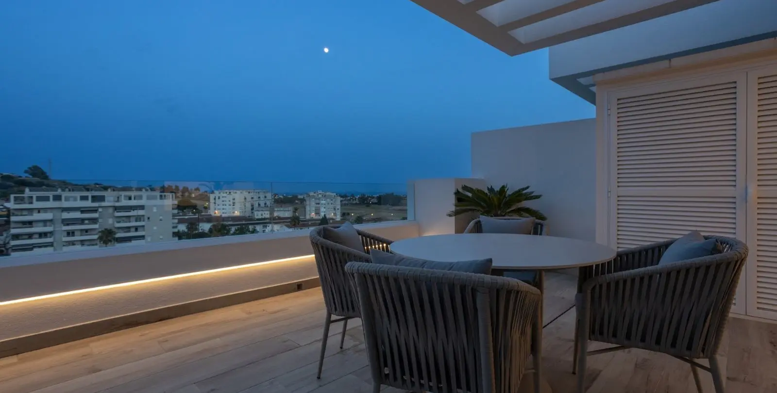 Venta de apartamento en planta media en Nueva Andalucía 48