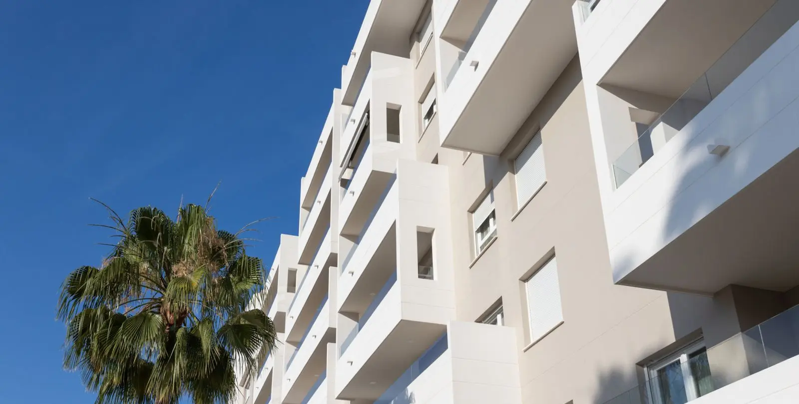 Venta de apartamento en planta media en Nueva Andalucía 49