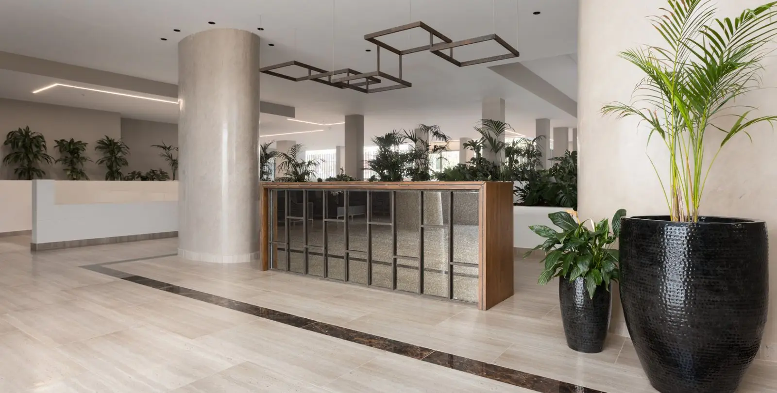 Venta de apartamento en planta media en Nueva Andalucía 50