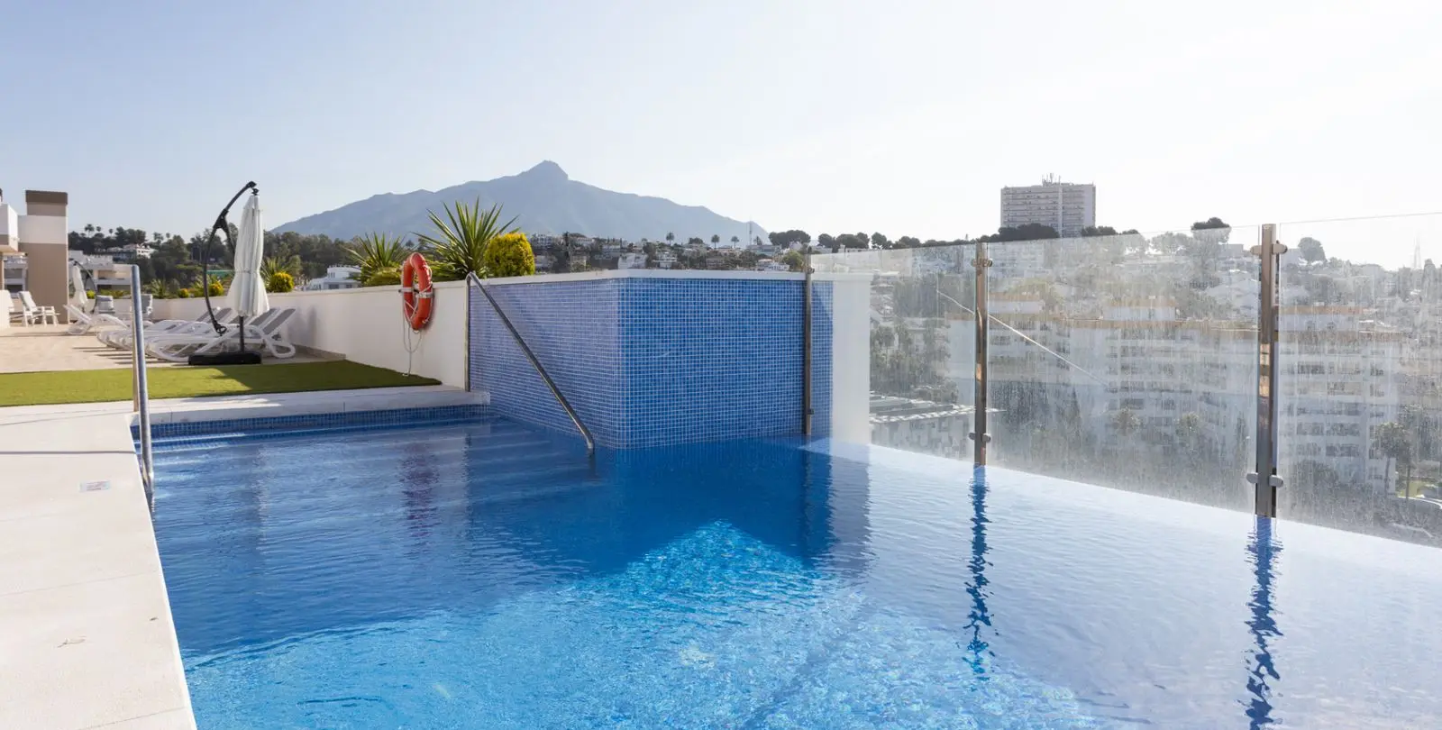 Venta de apartamento en planta media en Nueva Andalucía 57