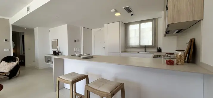 Penthouse R5128924 3