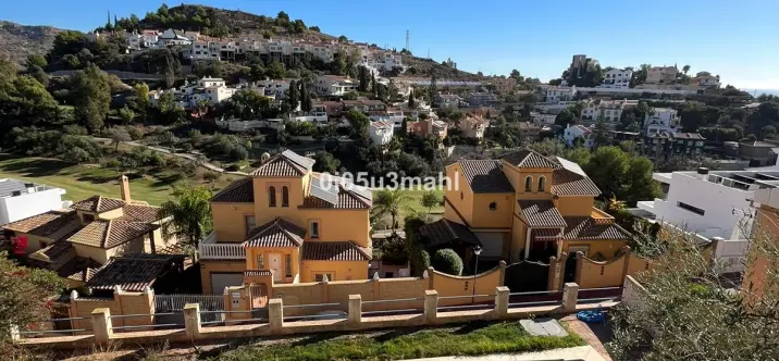 Sale of detached villa in El Candado 4