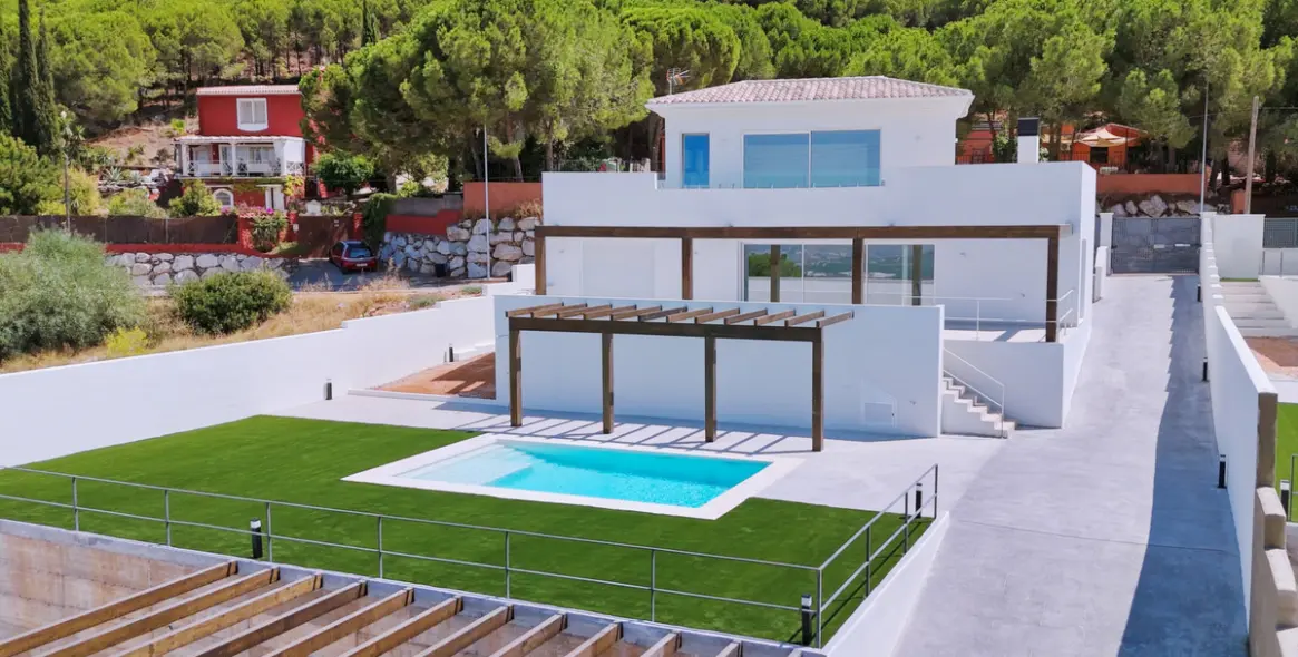 Sale of detached villa in Alhaurín de la Torre 1