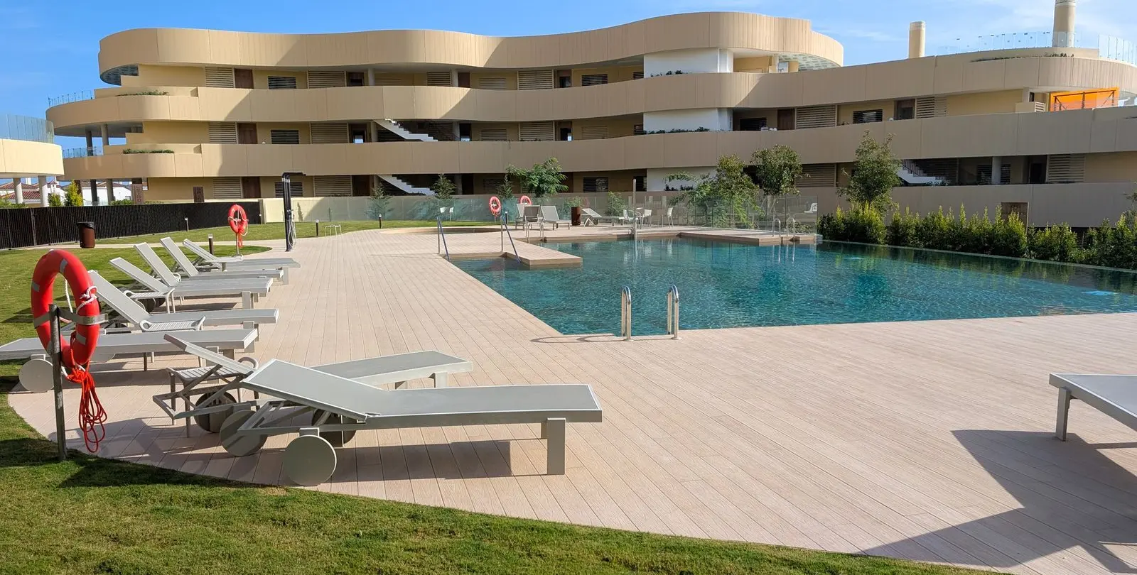 Sale of middle floor apartment in Fuengirola 10