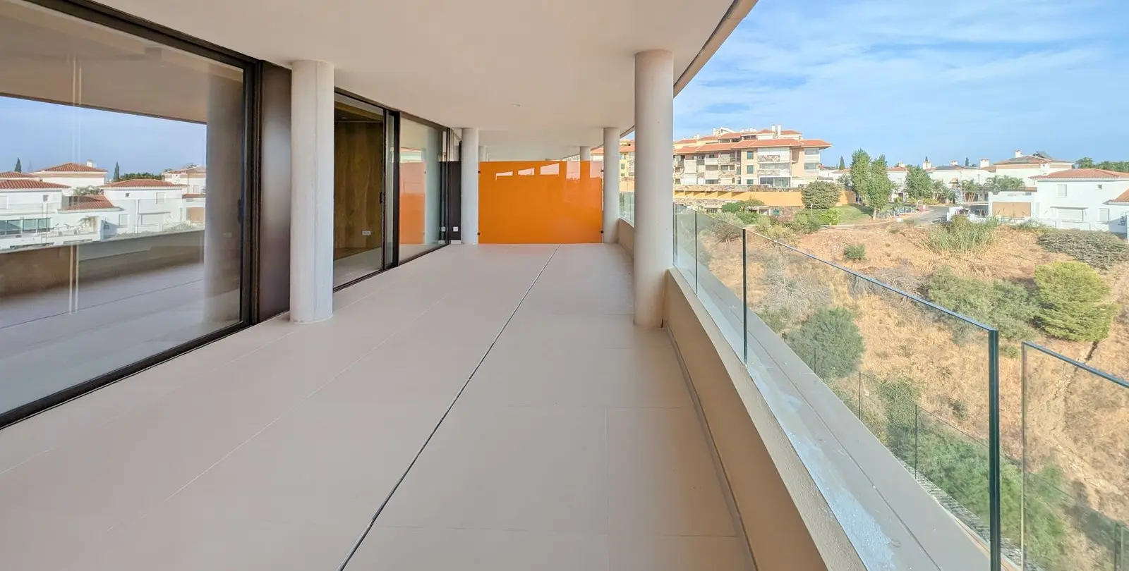 Sale of middle floor apartment in Fuengirola 23