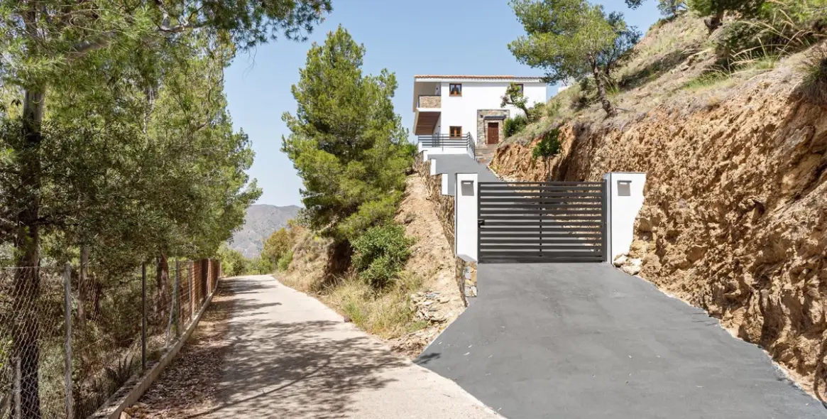 Продажа  отдельно стоящей виллы в Málaga Este 1