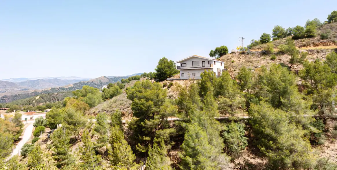 Продажа  отдельно стоящей виллы в Málaga Este 4