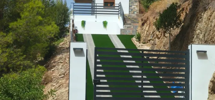 Sale of detached villa in Málaga Este 4