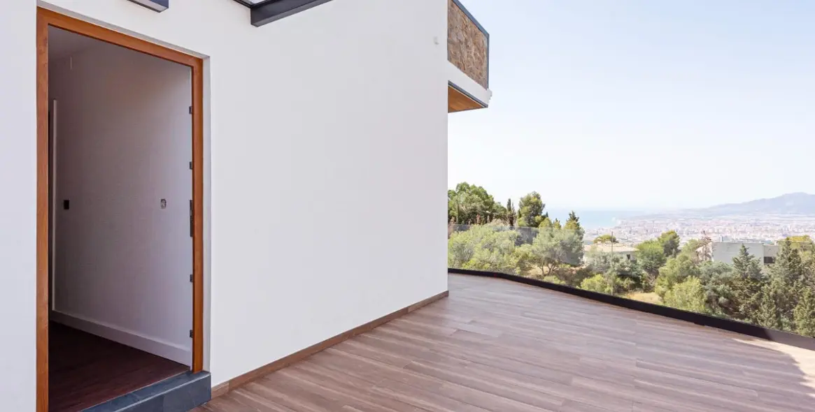 Продажа  отдельно стоящей виллы в Málaga Este 7