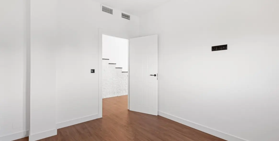 Продажа  отдельно стоящей виллы в Málaga Este 12