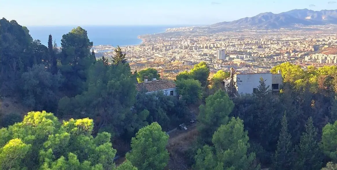 Продажа  отдельно стоящей виллы в Málaga Este 26