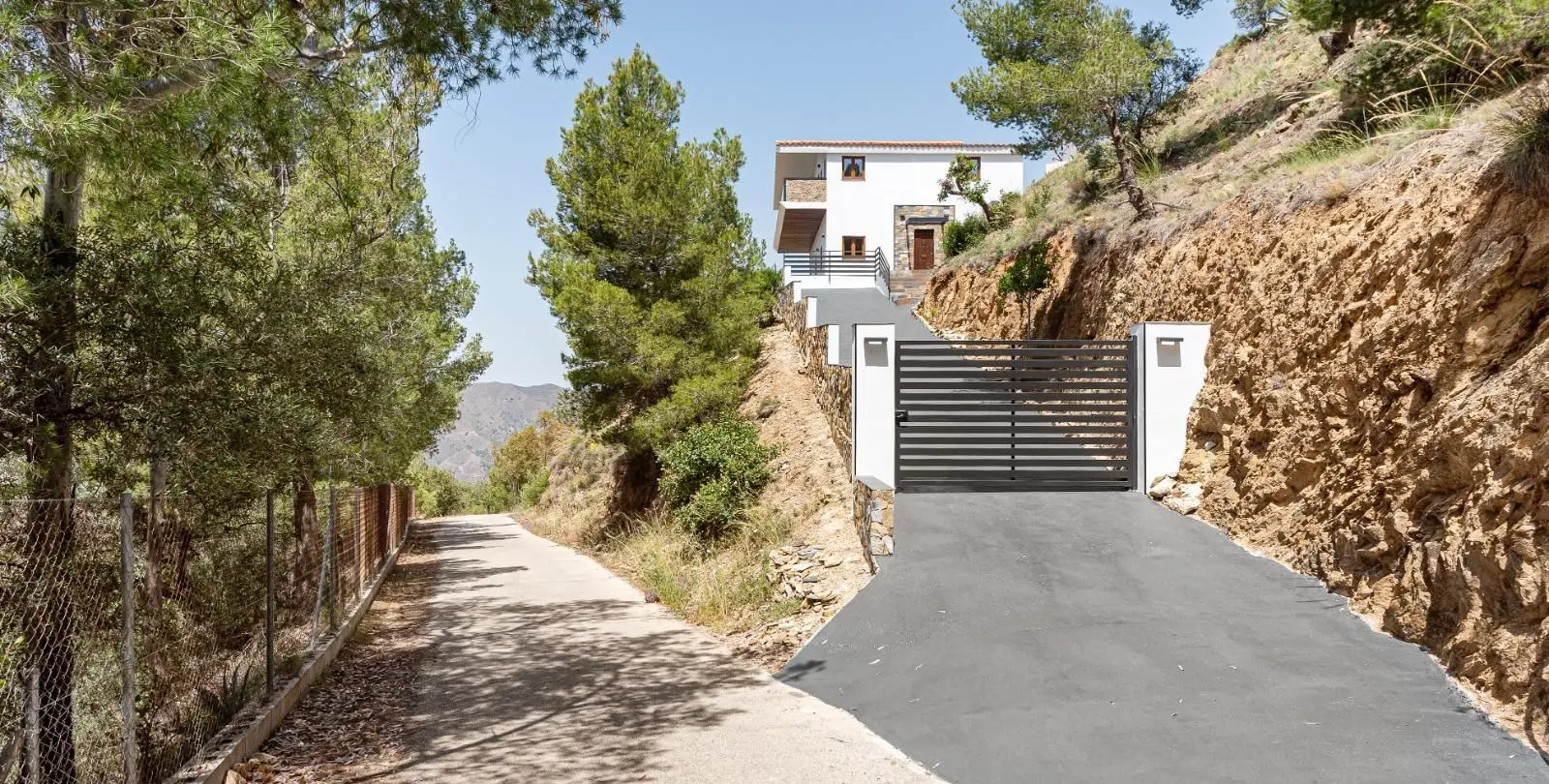 Продажа  отдельно стоящей виллы в Málaga Este 4