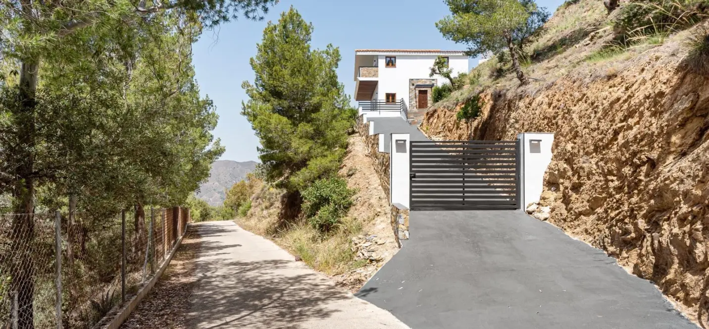 Sale of detached villa in Málaga Este 3