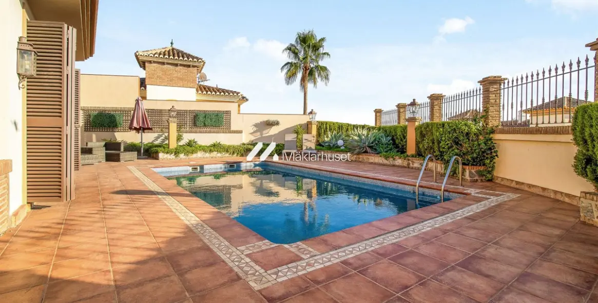 Продажа  отдельно стоящей виллы в Costa del Sol East 3