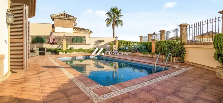 Oтдельно стоящая вилла R5144848 2