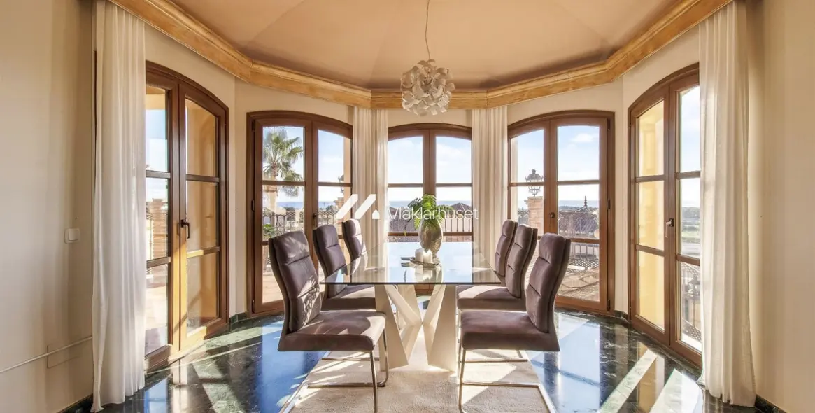 Продажа  отдельно стоящей виллы в Costa del Sol East 4