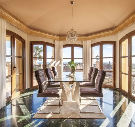 Oтдельно стоящая вилла R5144848