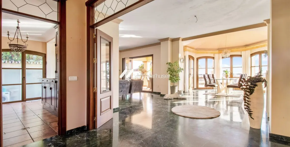 Продажа  отдельно стоящей виллы в Costa del Sol East 5