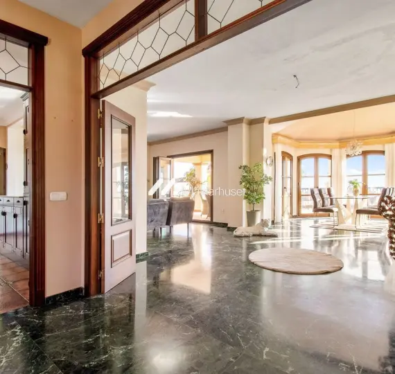 Oтдельно стоящая вилла R5144848