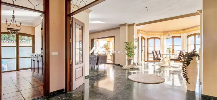 Oтдельно стоящая вилла R5144848 4