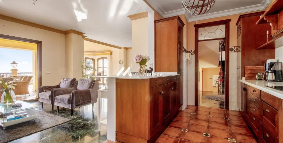 Продажа  отдельно стоящей виллы в Costa del Sol East 10