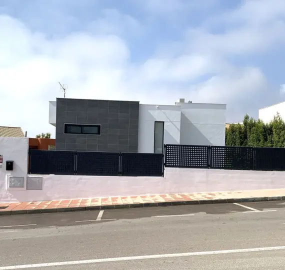 Продажа  отдельно стоящей виллы в Manilva