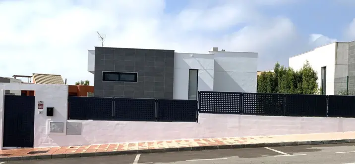 Продажа  отдельно стоящей виллы в Manilva 2