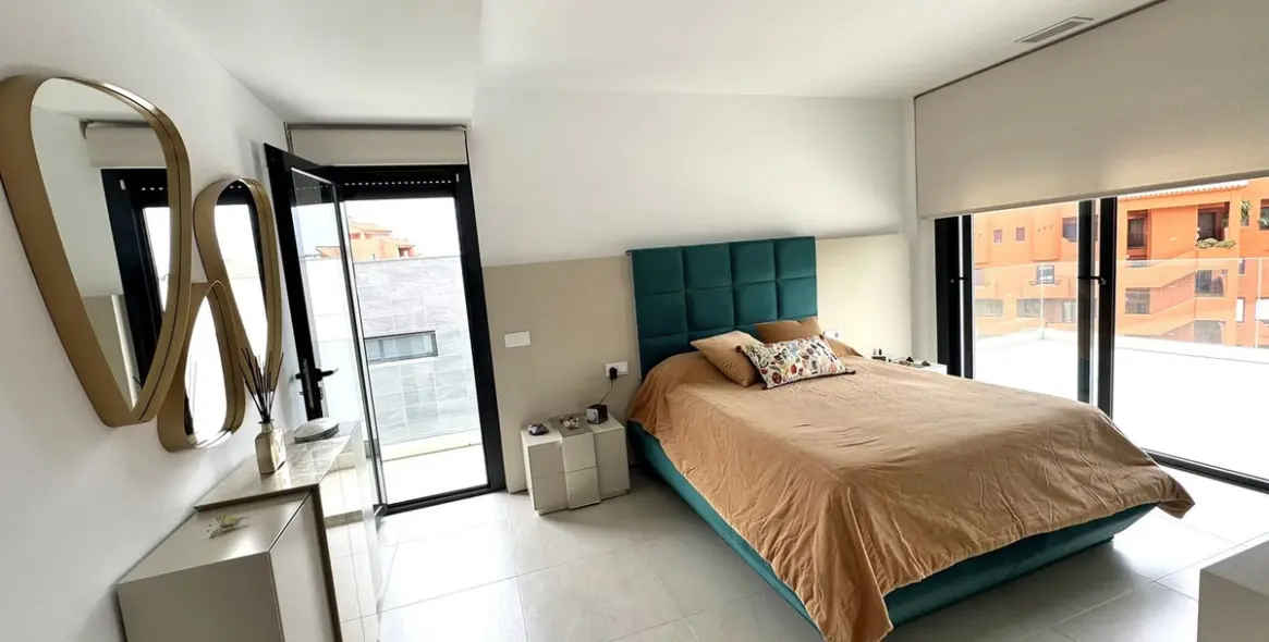 Продажа  отдельно стоящей виллы в Manilva 9