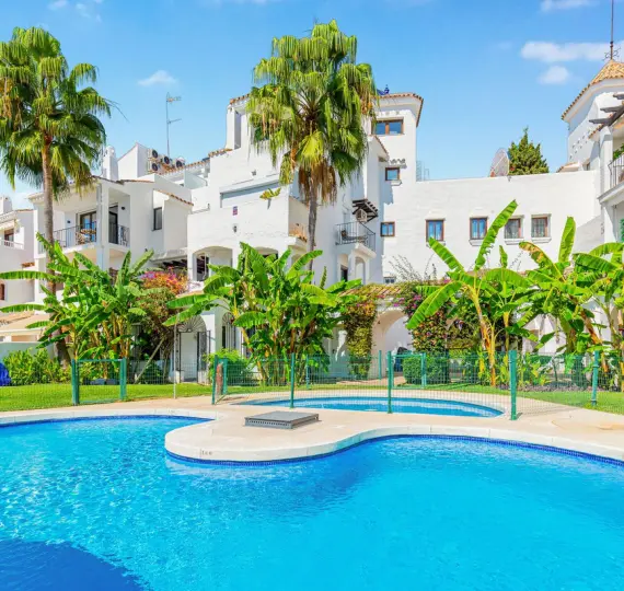Venta de apartamento en planta baja en Puerto Banús
