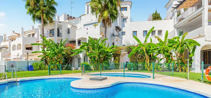 Venta de apartamento en planta baja en Puerto Banús 1