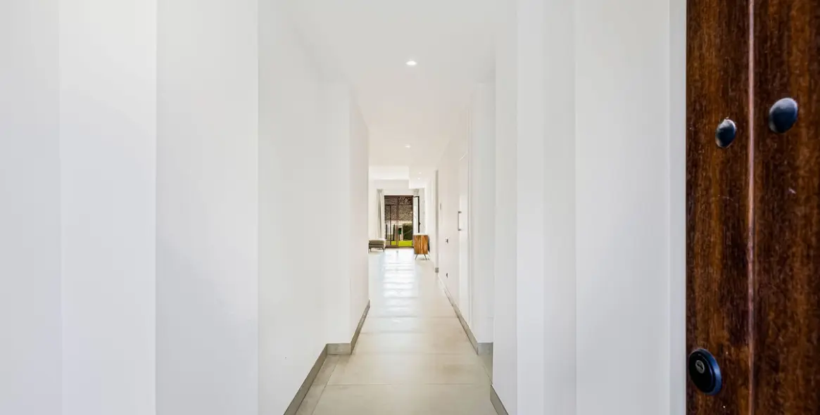 Venta de apartamento en planta baja en Puerto Banús 6