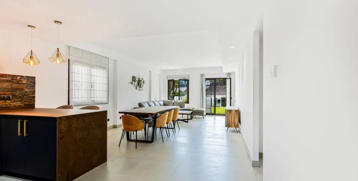 Venta de apartamento en planta baja en Puerto Banús 7