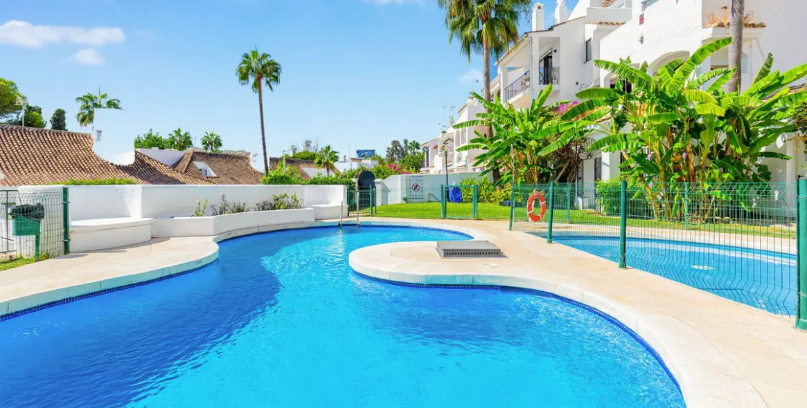 Venta de apartamento en planta baja en Puerto Banús 14