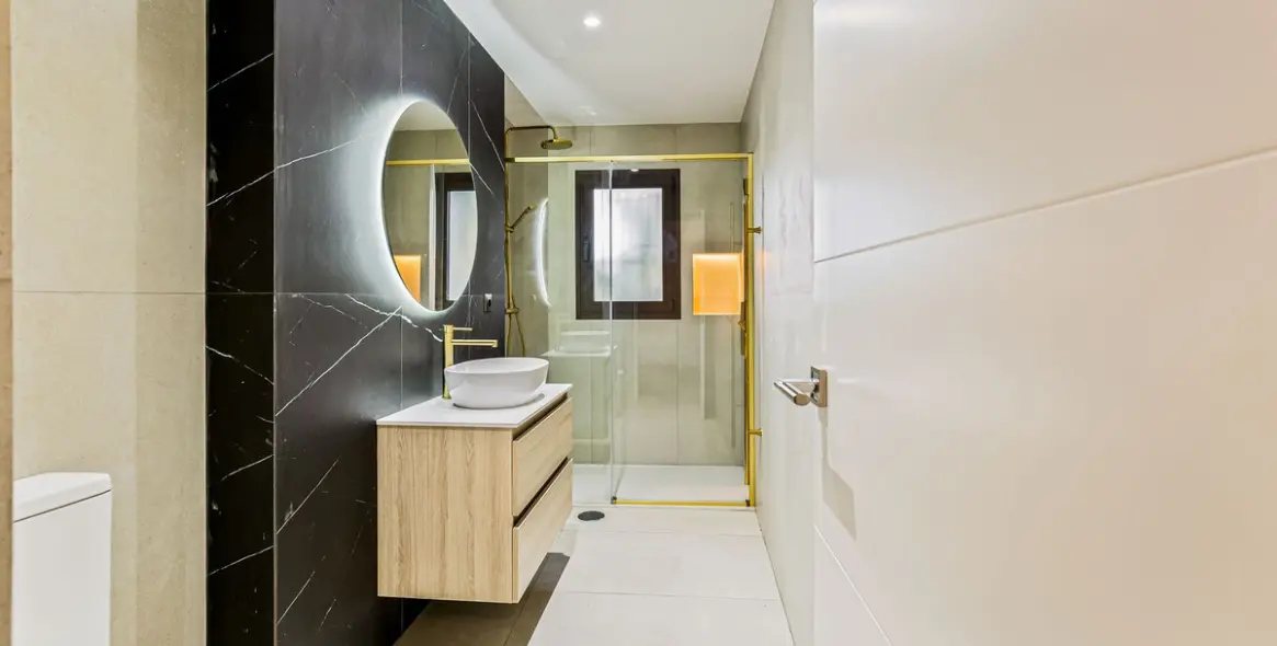 Sale of ground floor apartment in Puerto Banús 22