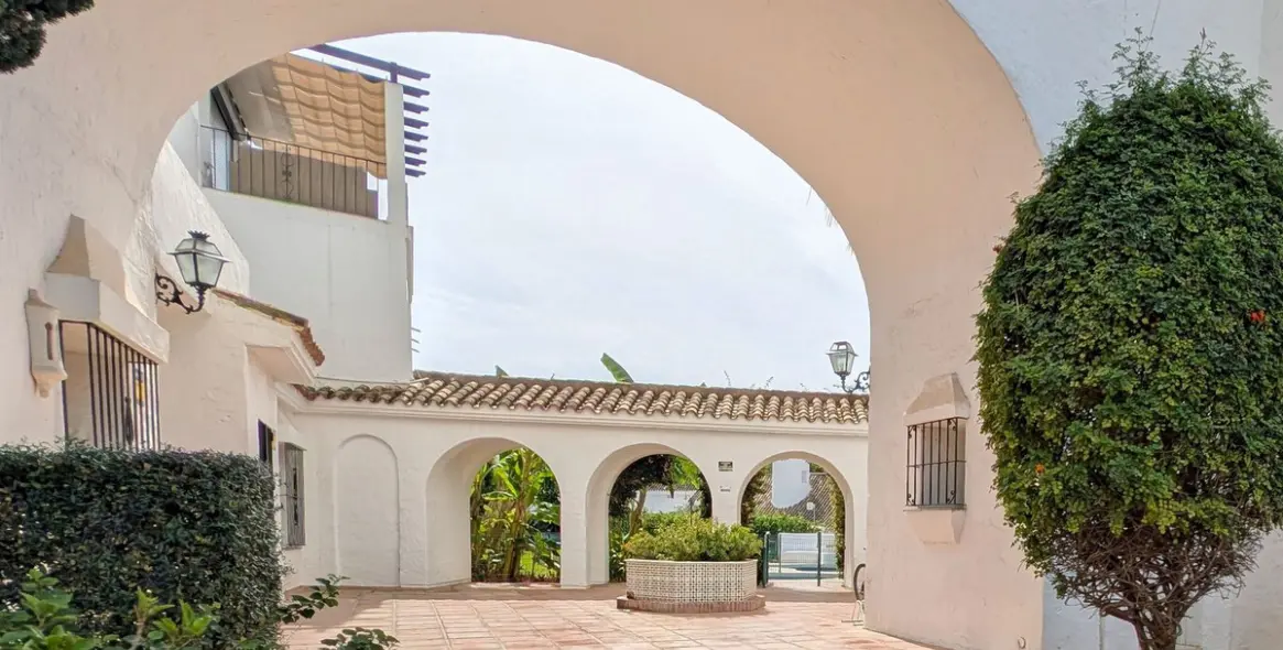 Sale of ground floor apartment in Puerto Banús 29