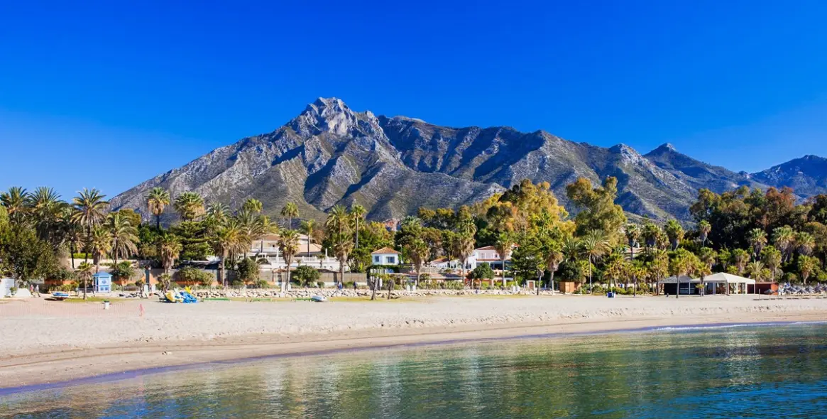 Sale of ground floor apartment in Puerto Banús 31