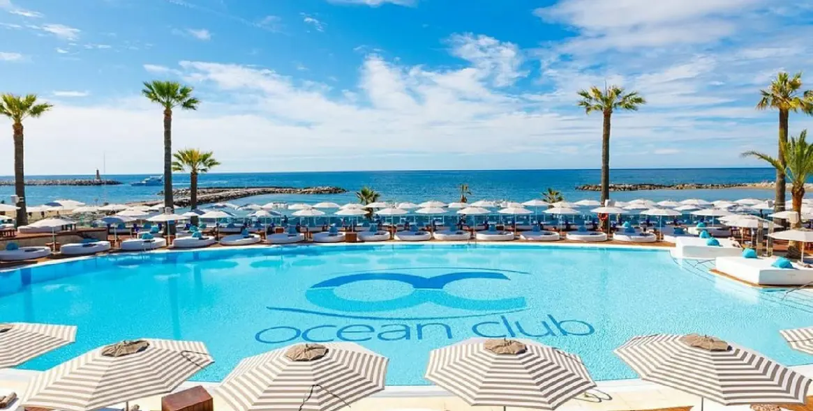 Sale of ground floor apartment in Puerto Banús 33