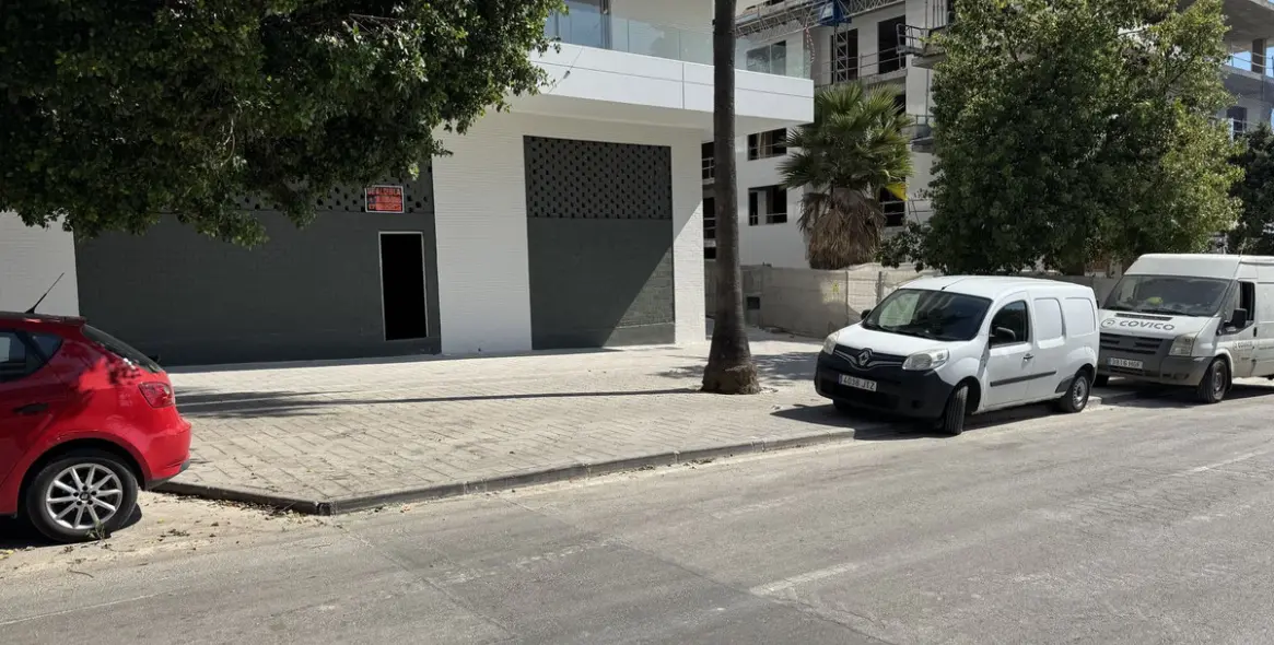 Долгосрочная аренда коммерческого помещения в La Campana 3