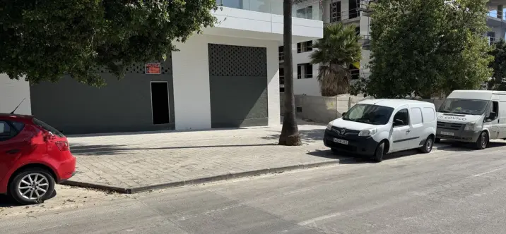 Long-term rent of commercial premises in La Campana 2