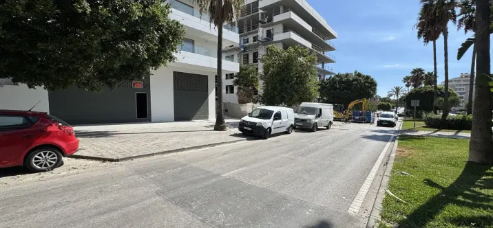 Long-term rent of commercial premises in La Campana 3